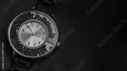 Foto blanco y negro de reloj 