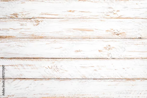 Obraz Rocznika biały drewniany tło - Stara wietrzejąca drewniana deska malująca w białym kolorze.
