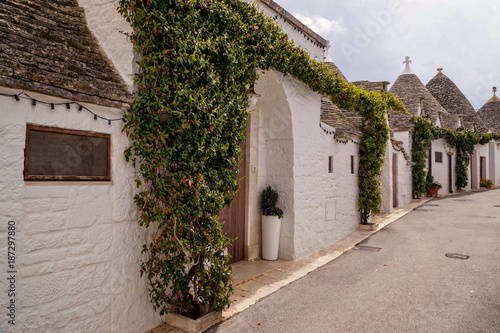 Fototapeta Naklejka Na Ścianę i Meble -  The charming street of Alberobello in southern Italy with typical architecture and Mediterranean atmosphere