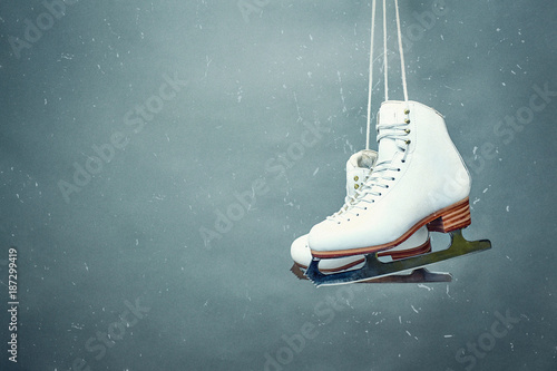 Obraz na płótnie Skaters skaters are suspended on the background