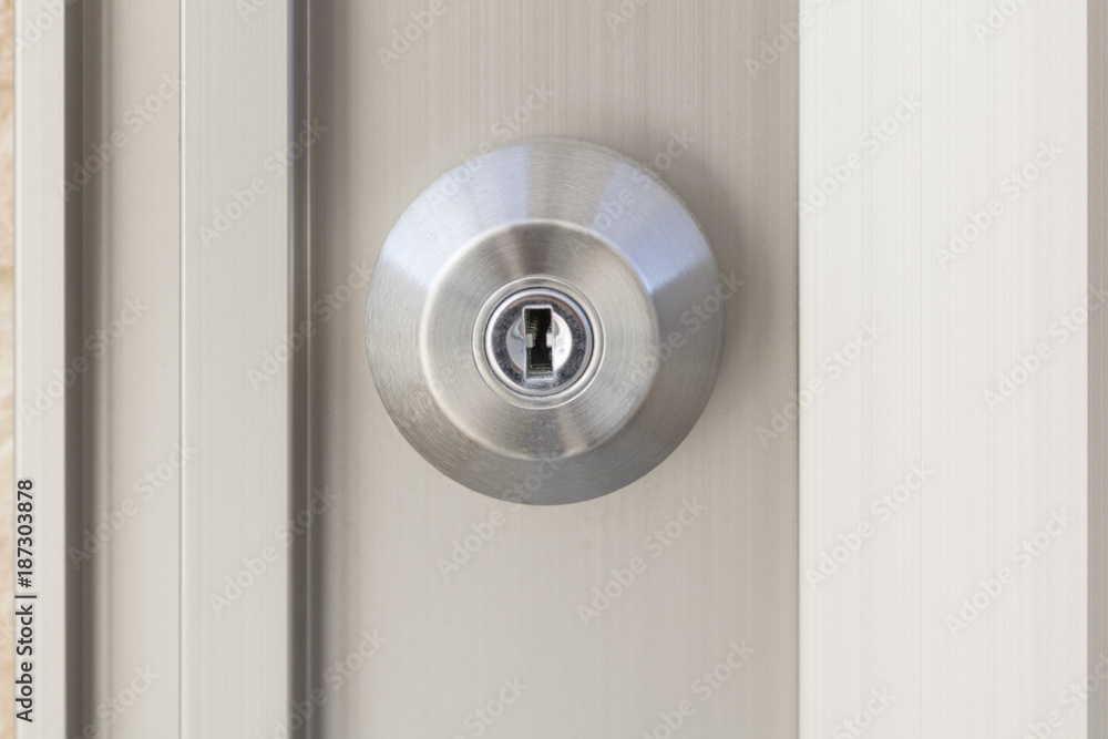 Obraz premium 勝手口の鍵穴