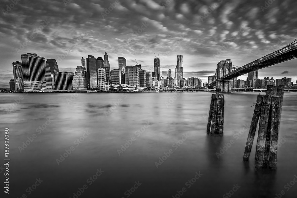 Interessting cloud-formation over the New-York-Skyline viewed from Brooklyn-Bridge-Park, USA