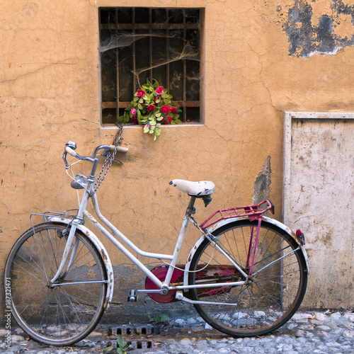 Rieti (Italy), white bicycle and flowers © Claudio Colombo
