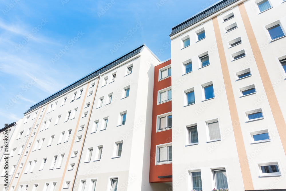 Fototapeta premium Wohnsiedlung - moderne Eigentumswohnungen 