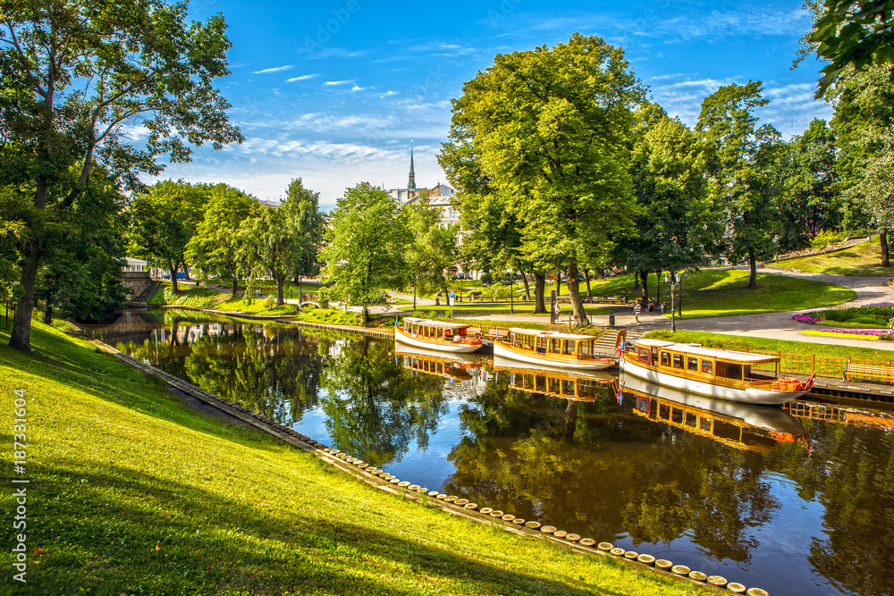 Beautiful autumn park in Riga. - obrazy, fototapety, plakaty 