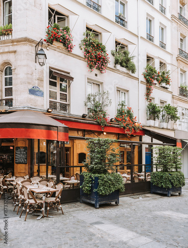 Fototapeta Naklejka Na Ścianę i Meble -  Typical view of the Parisian street with tables of brasserie (cafe) in Paris, France