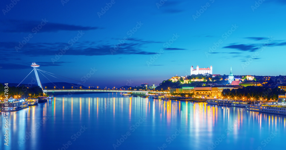 Obraz na płótnie Bratislava castle, Danube river and  saint Martin cathedral after sunset, Bratislava, Slovakia w salonie