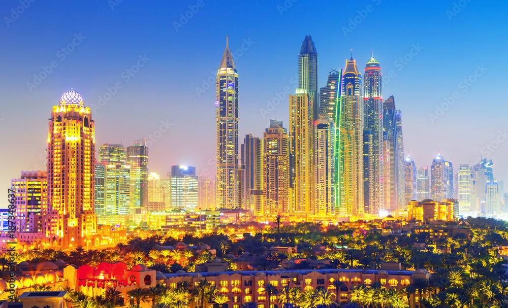 Obraz premium Amazing rooftop view on Dubai Marina skyline and Jumeirah beach, Dubai,United Arab Emirates