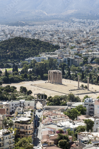 vista di Atene con il Tempio di Zeus Olimpo e lo stadio panatenaico