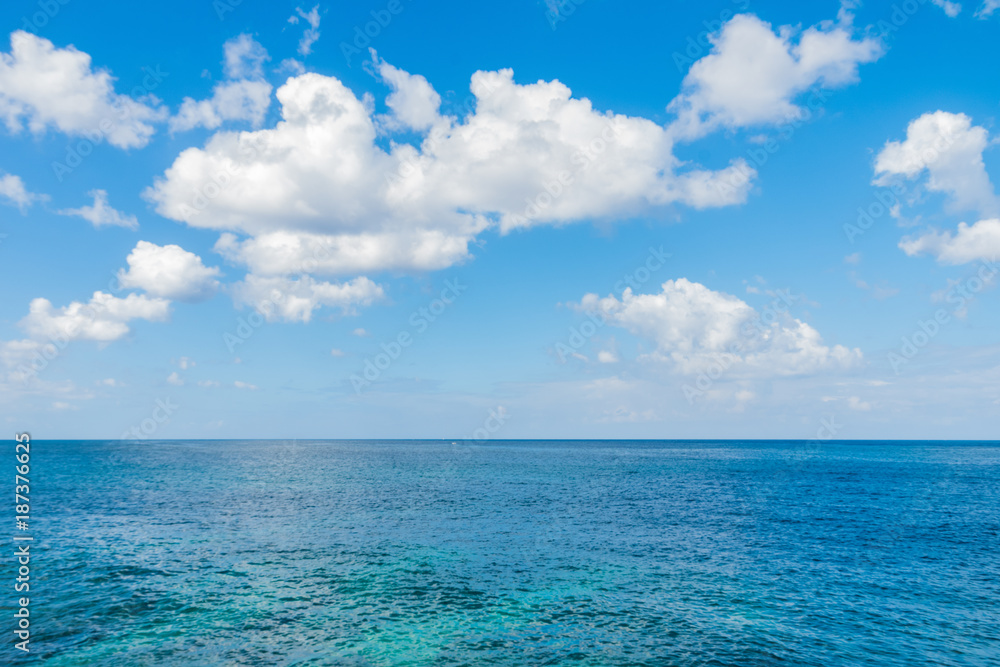 Perfect sea horizon in beautiful sunny day in la Havana
