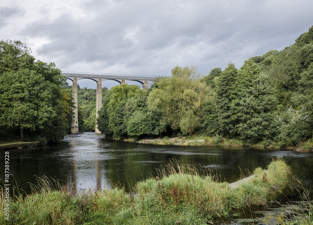 Llangollen Canal Pontcysyllte Aqueduct over the River Dee. Wales Llangollen Canal Pontcysyllte Aqueduct over the River Dee. Wales