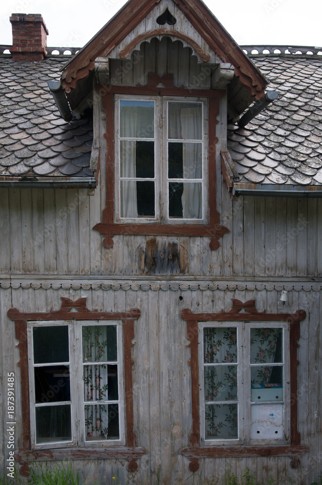 Naklejka premium Verfallenes Holzhaus im Romsdal, Norwegen