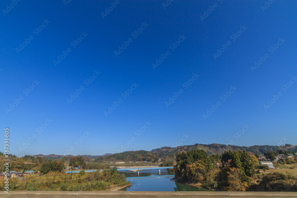  	秋の越後川口ＳＡから見た風景