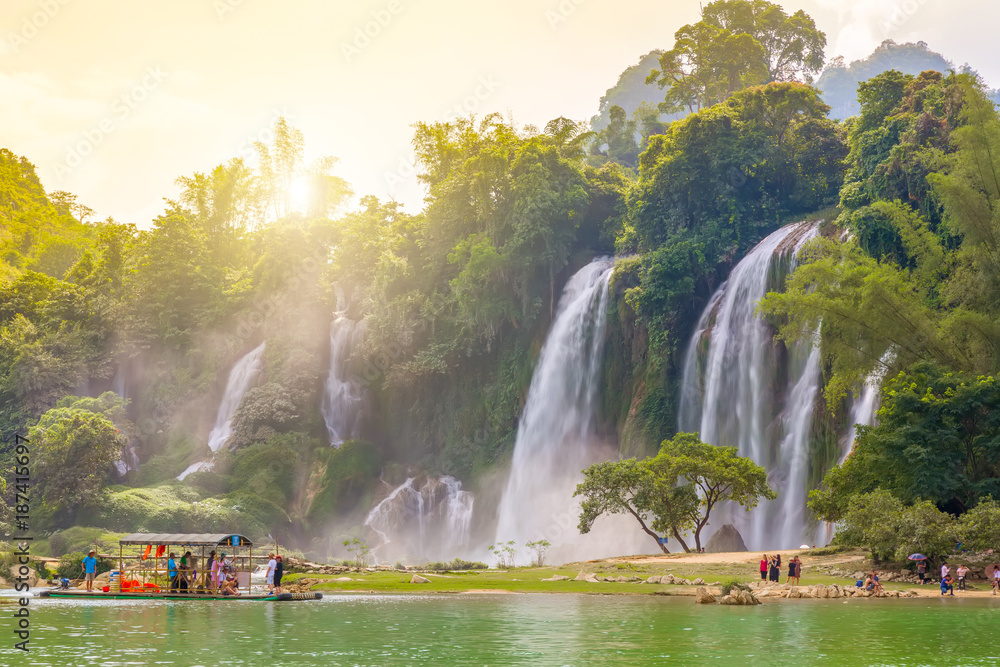 Fototapeta premium Beautiful Detian waterfall