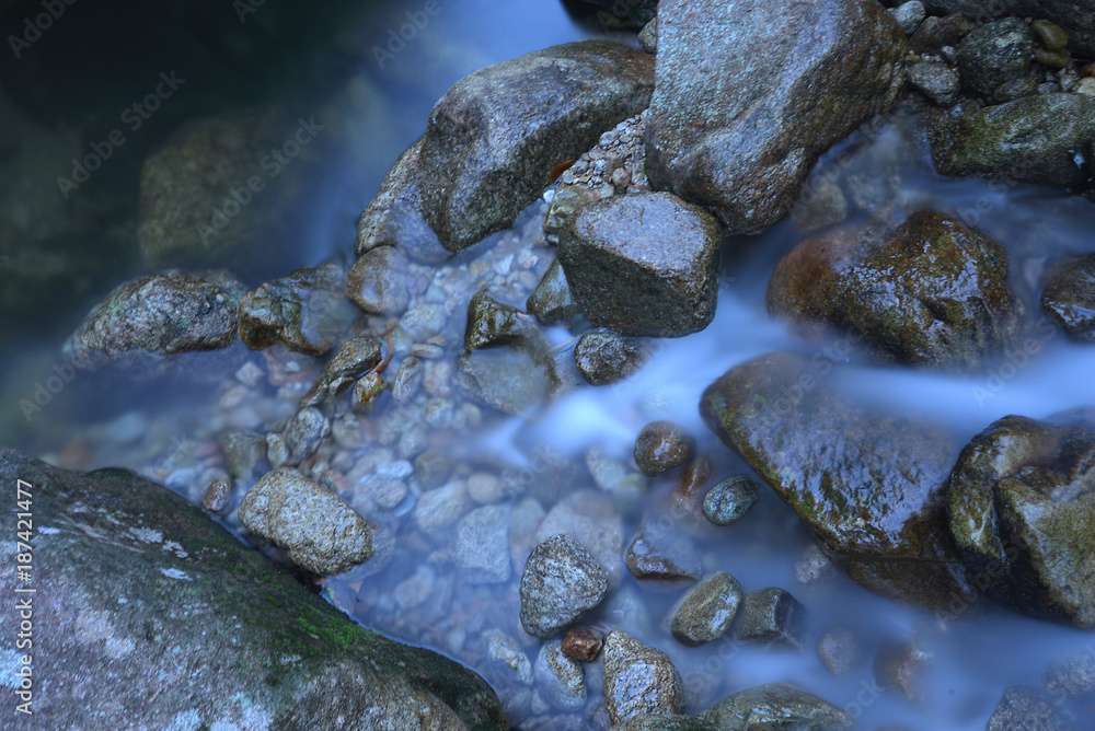 Fototapeta premium The softness of streams and rocks in many sizes, rock formations