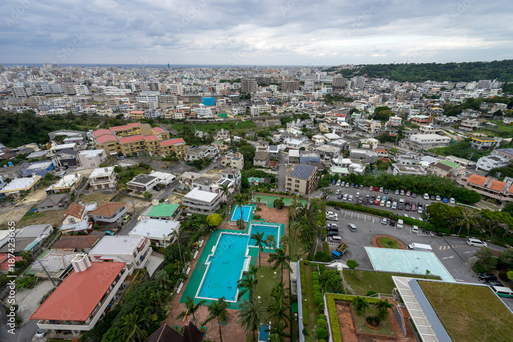 Fototapeta premium 首里のホテルから見る那覇市街風景