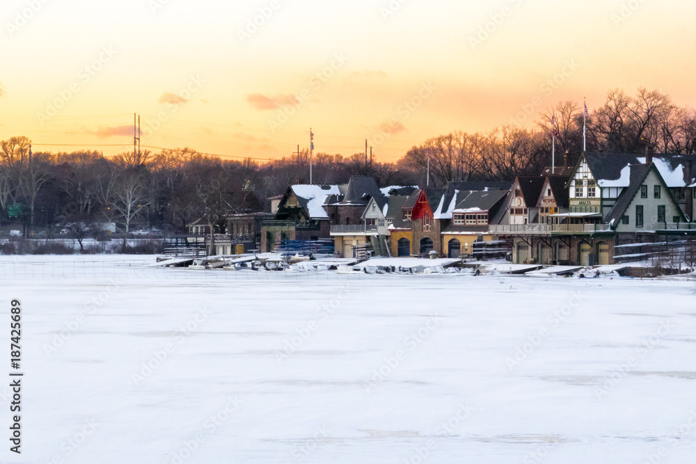 Fototapeta premium Philadelphia Boathouse Row in Winter