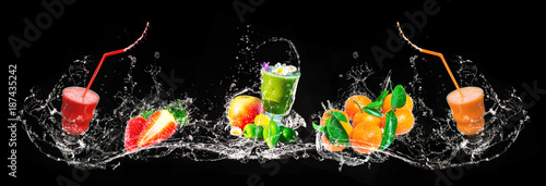 Frischer Mix aus Smoothies und Früchten, Wasserspritzer, Banner photo