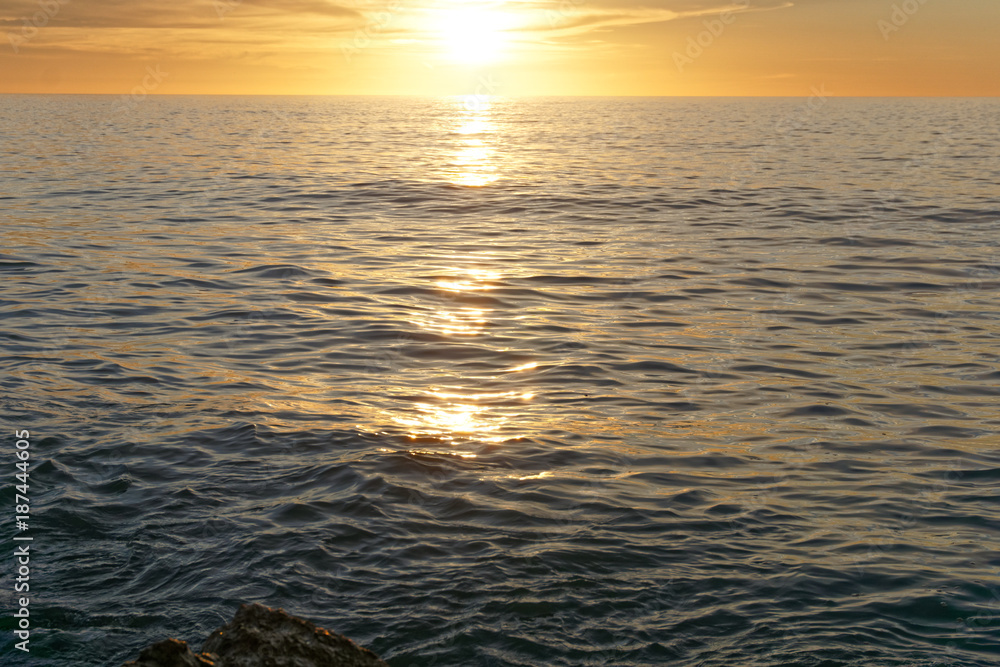 Obraz premium sunrise at the edge of the mediterranean sea
