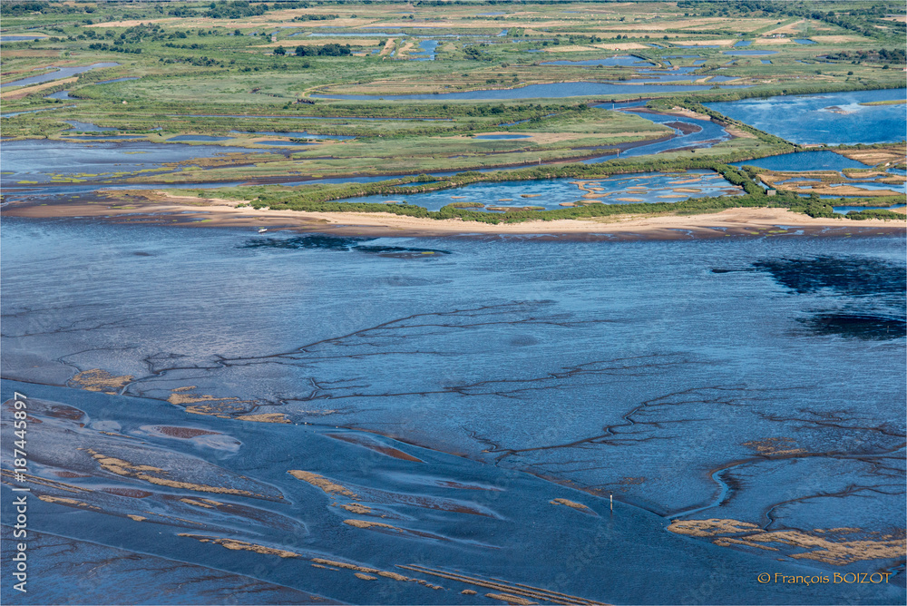 Vue aérienne du Bassin d'Arcachon en France