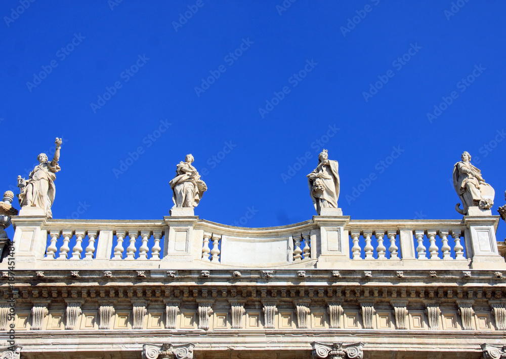 Statuen in Turin