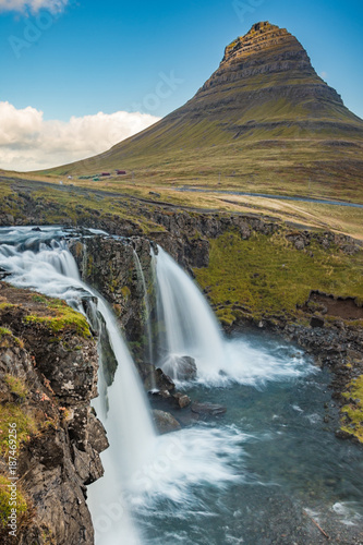 Fototapeta Naklejka Na Ścianę i Meble -  Kirkjufellfoss waterfall and Kirkjufell Mountain, Iceland