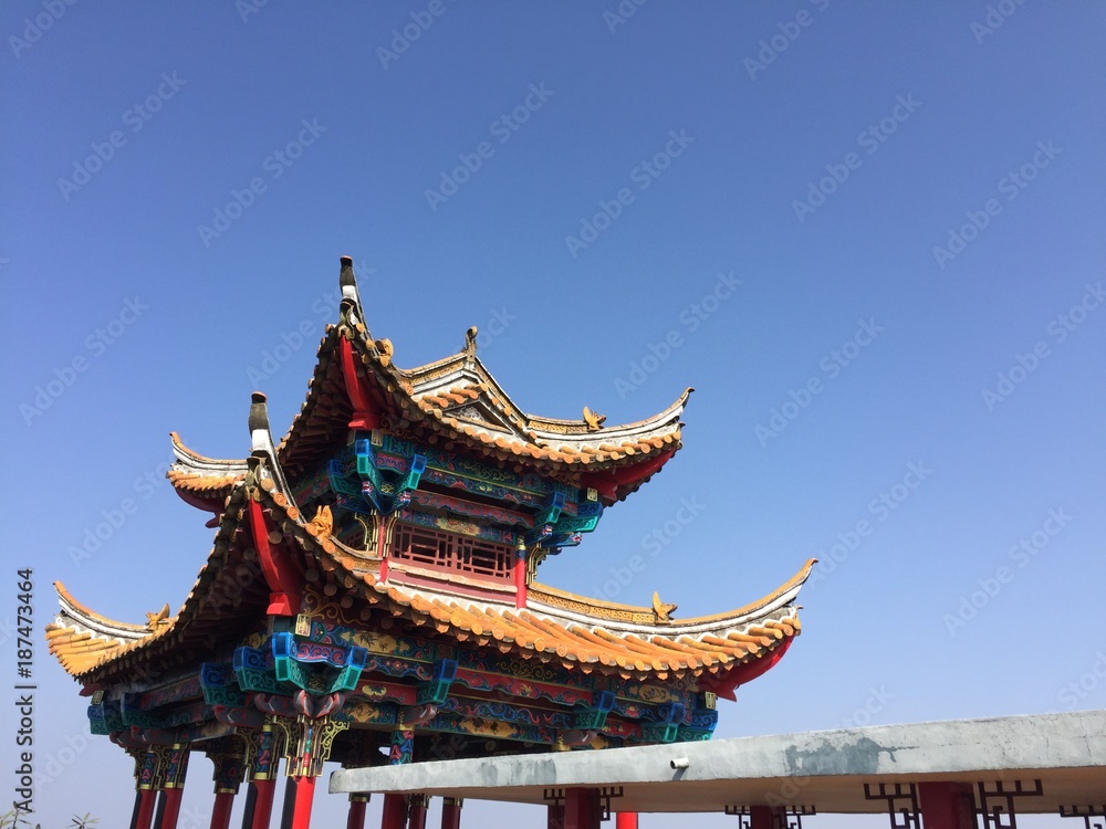 Obraz premium Isolated temple in the mountains (Kunming, Yunnan, China)