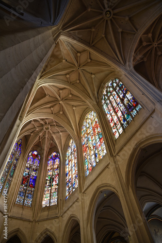 Voûtes et vitraux de l'église Saint-Gervais à Paris, France