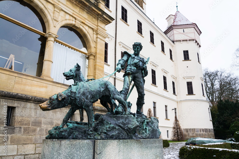 Obraz premium Bronze statue dog handler at Konopiste castle, Czech Republic