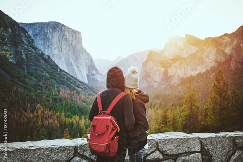 Obraz na płótnie Loving couple enjoying famous Tunnel View in Yosemite National Park, California USA w salonie