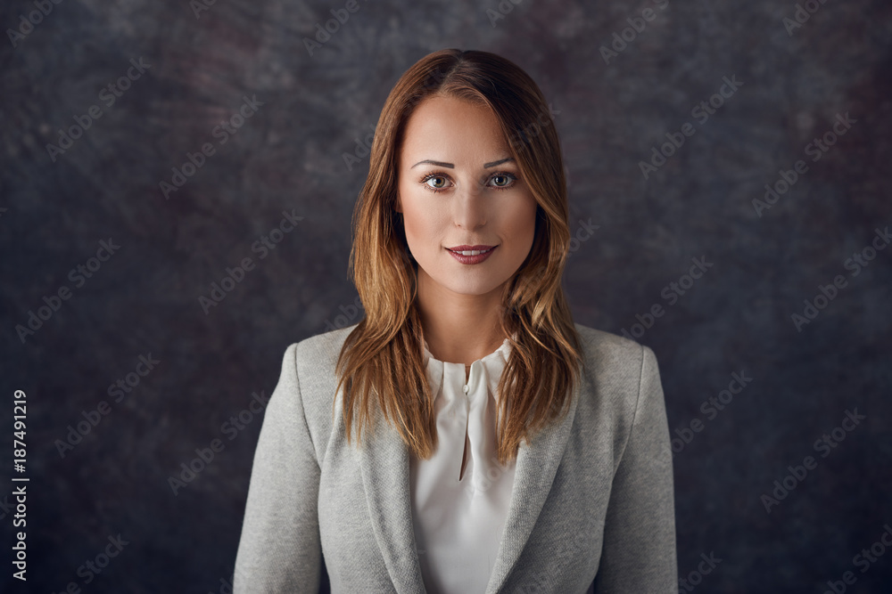 Bewerbungsfoto einer attraktiven jungen Frau Bewerbungsfoto einer attraktiven jungen Frau