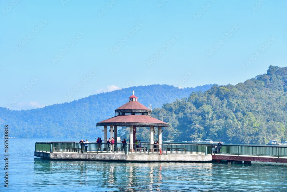 Obraz premium Pavilion at Ita Thao Pier Near Sun Moon Lake