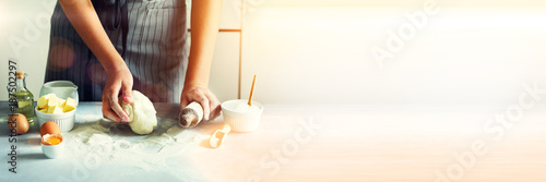 Photos Female hands kneading dough, baking background