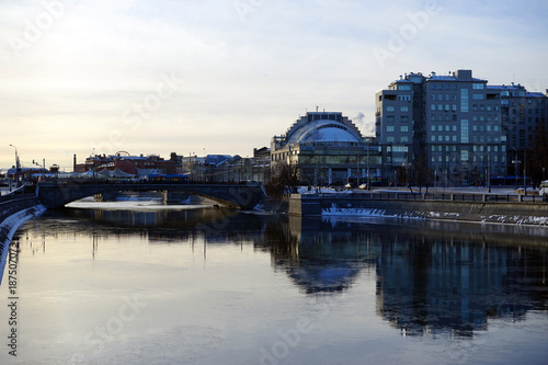 Moscow river near Udarnik cinema © Valery Shanin