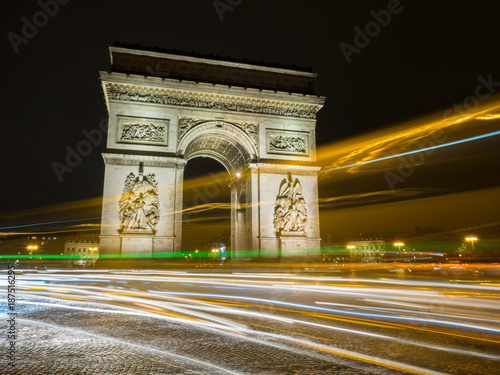 Nachtaufnahme des Arc de Triumph, Paris, Frankreich photo