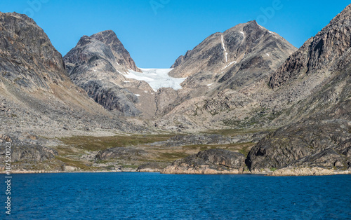 Coastal mountain scenery in in the Hamburger Sund, north of Maniitsoq, West Greenland © Luis