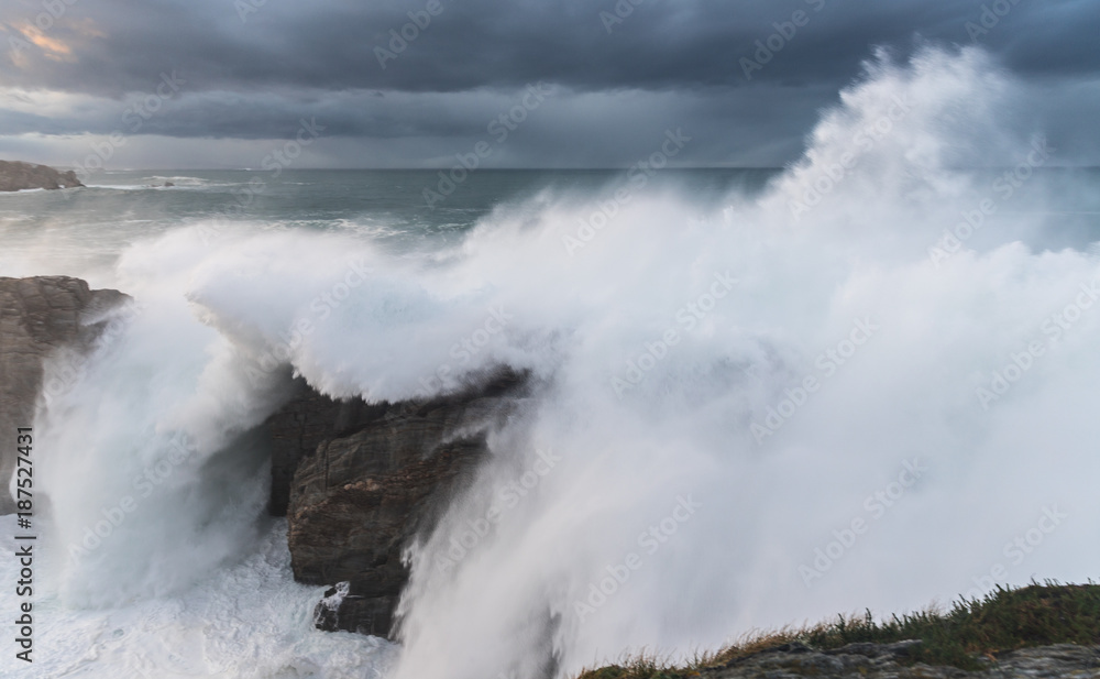 Waves of 10 meters on the Asturian coast