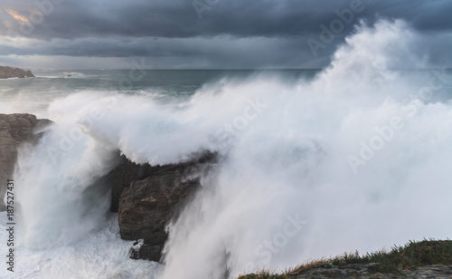 Fototapeta Naklejka Na Ścianę i Meble -  Waves of 10 meters on the Asturian coast