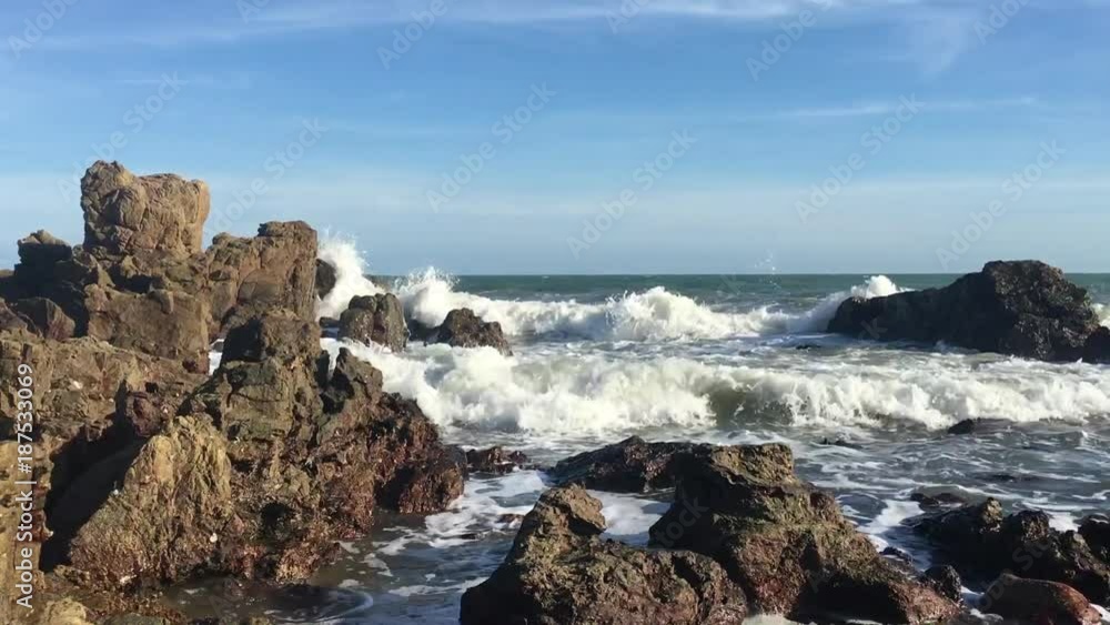 Ocean waves crashing on the rocks Ocean waves crashing on the rocks