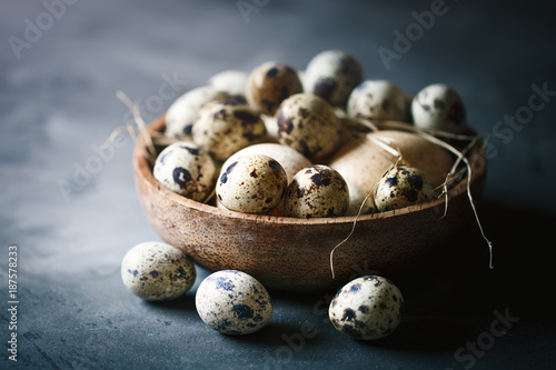 Fotografia Goose and quail eggs against a dark background