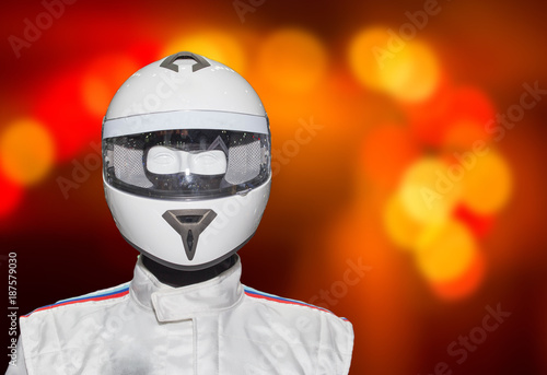 Canvastavla Helmet on the backdrop of a separate machine.