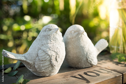 Statue couple birds in the garden.