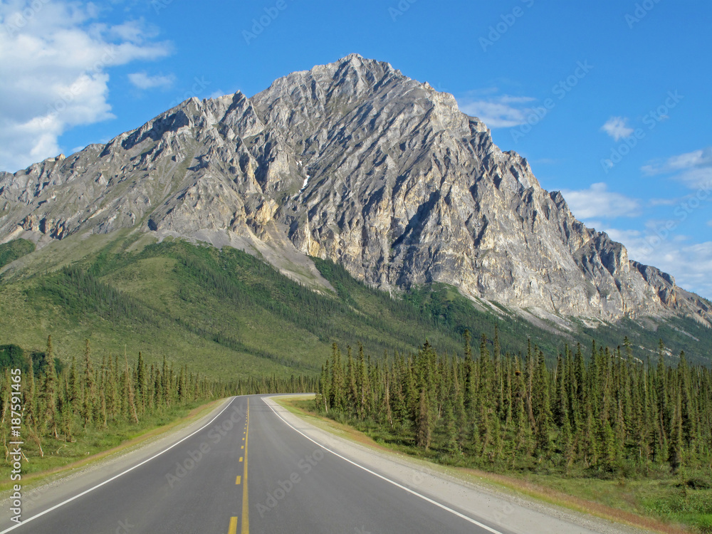 View of Dalton Highway with mountains, leading from Fairbanks to Prudhoe Bay, northern Alaska, USA
