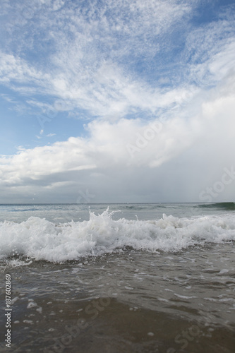 The sea, waves on the sand © Fabio