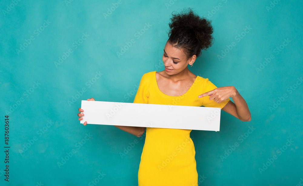 Young african-american woman holding blank banner - obrazy, fototapety, plakaty 