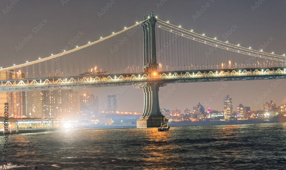 Fototapeta premium The Manhattan Bridge in New York City at sunset, USA