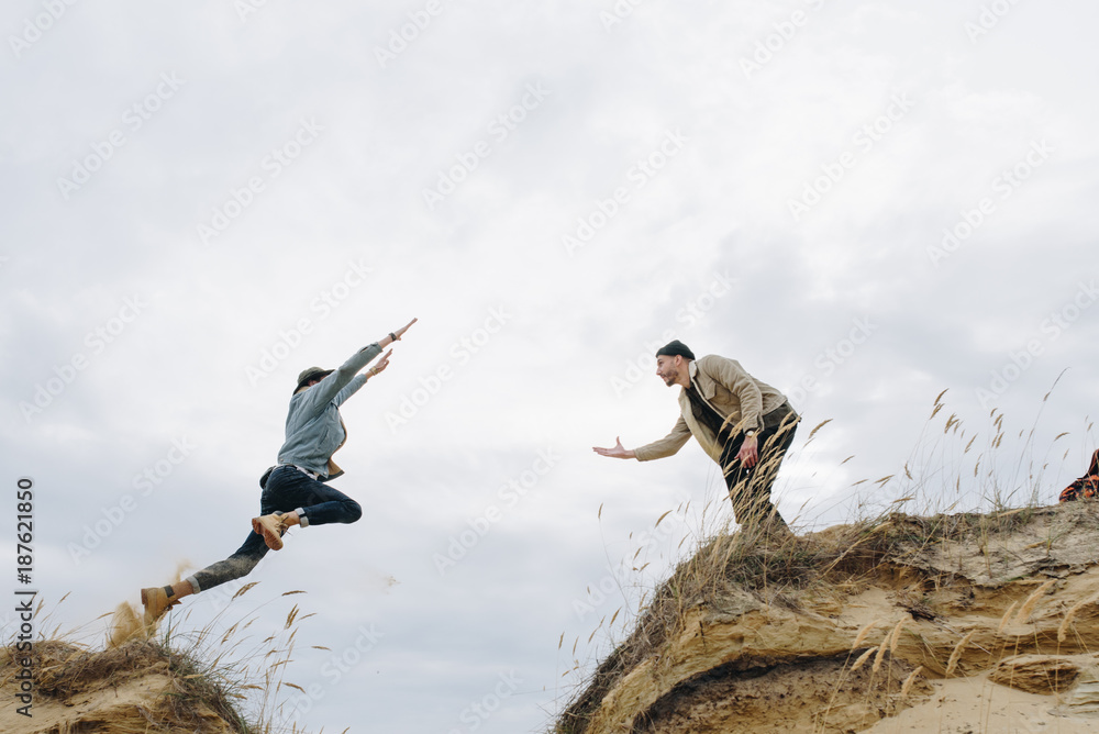 Trouble in the campaign. The guy fell off the edge and a friend could not help him. Two young