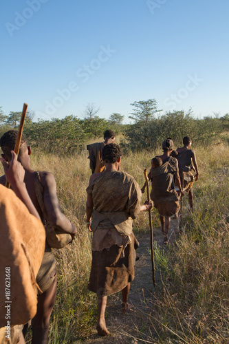 Obraz na płótnie bushmen of the kalahari desert in africa w salonie