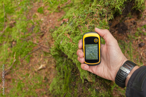 finding the right position in the forest with a gps