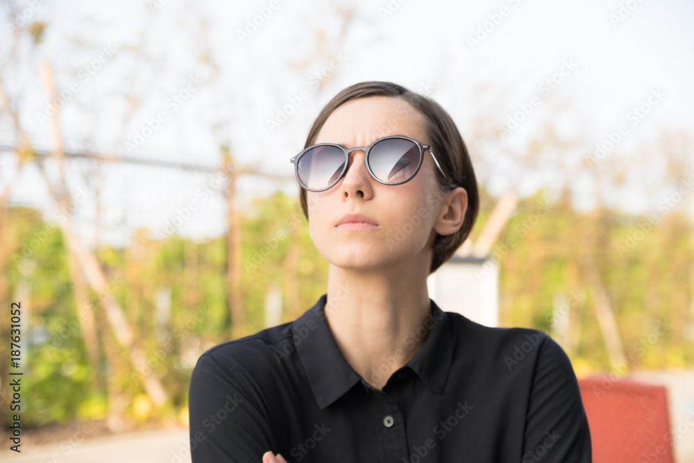 サングラス・若い女性 サングラス・若い女性